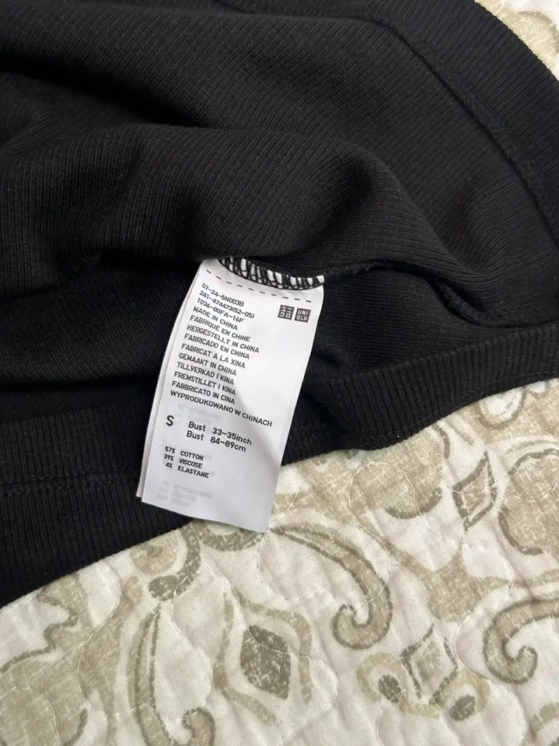 Polera sin mangas negra Uniqlo para mujer - 3