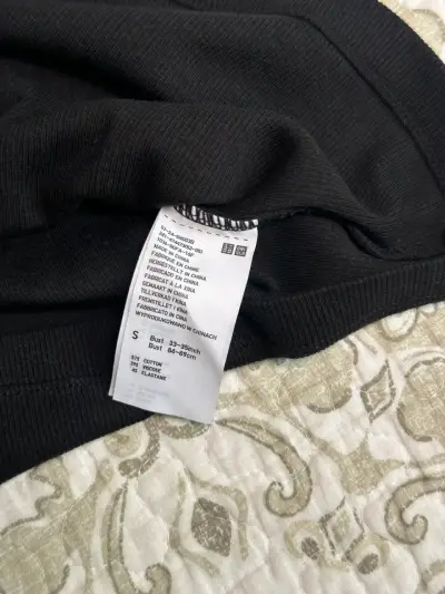 Polera sin mangas negra Uniqlo para mujer - miniatura 3