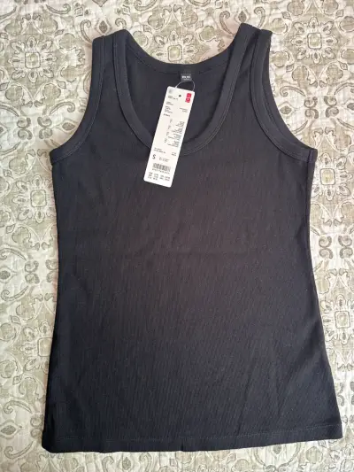 Polera sin mangas negra Uniqlo para mujer - miniatura 4