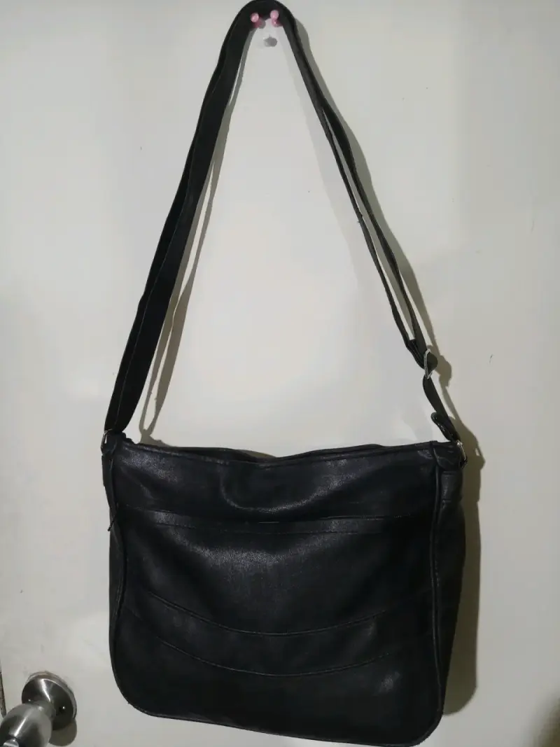 Cartera negra de cuero sintético - 2