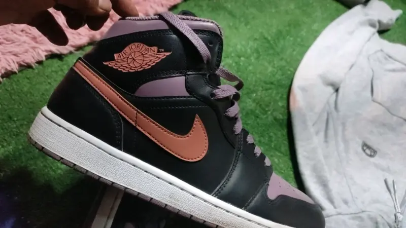 Zapatillas Air Jordan negras y rosadas para mujer - 4