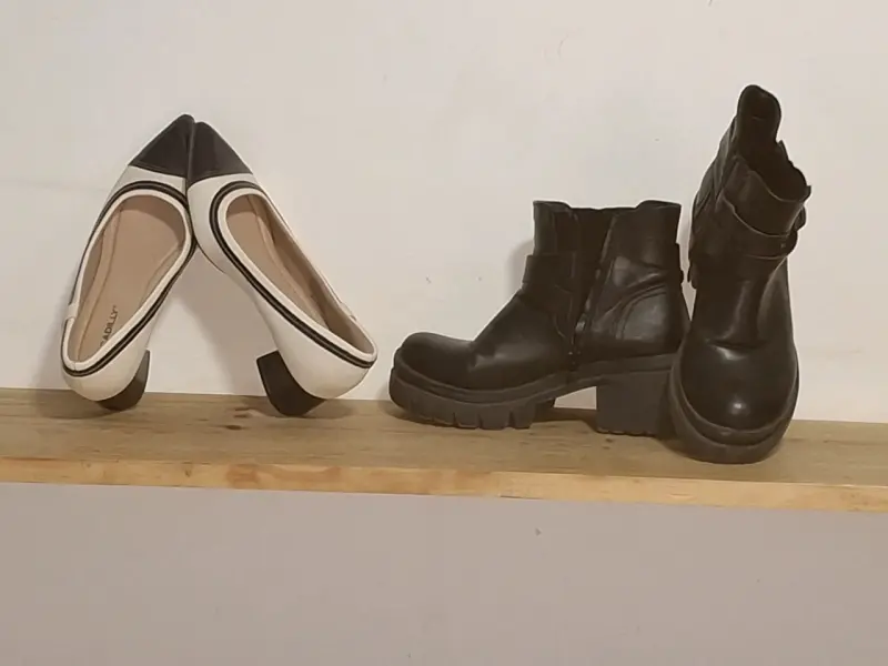 Zapatos de tacón y botines negros para mujer