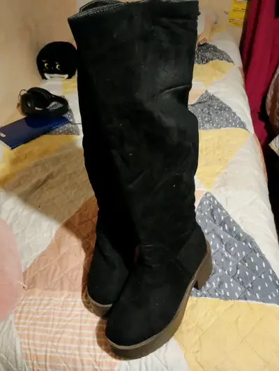 Botas negras altas de gamuza con cierre - miniatura 2