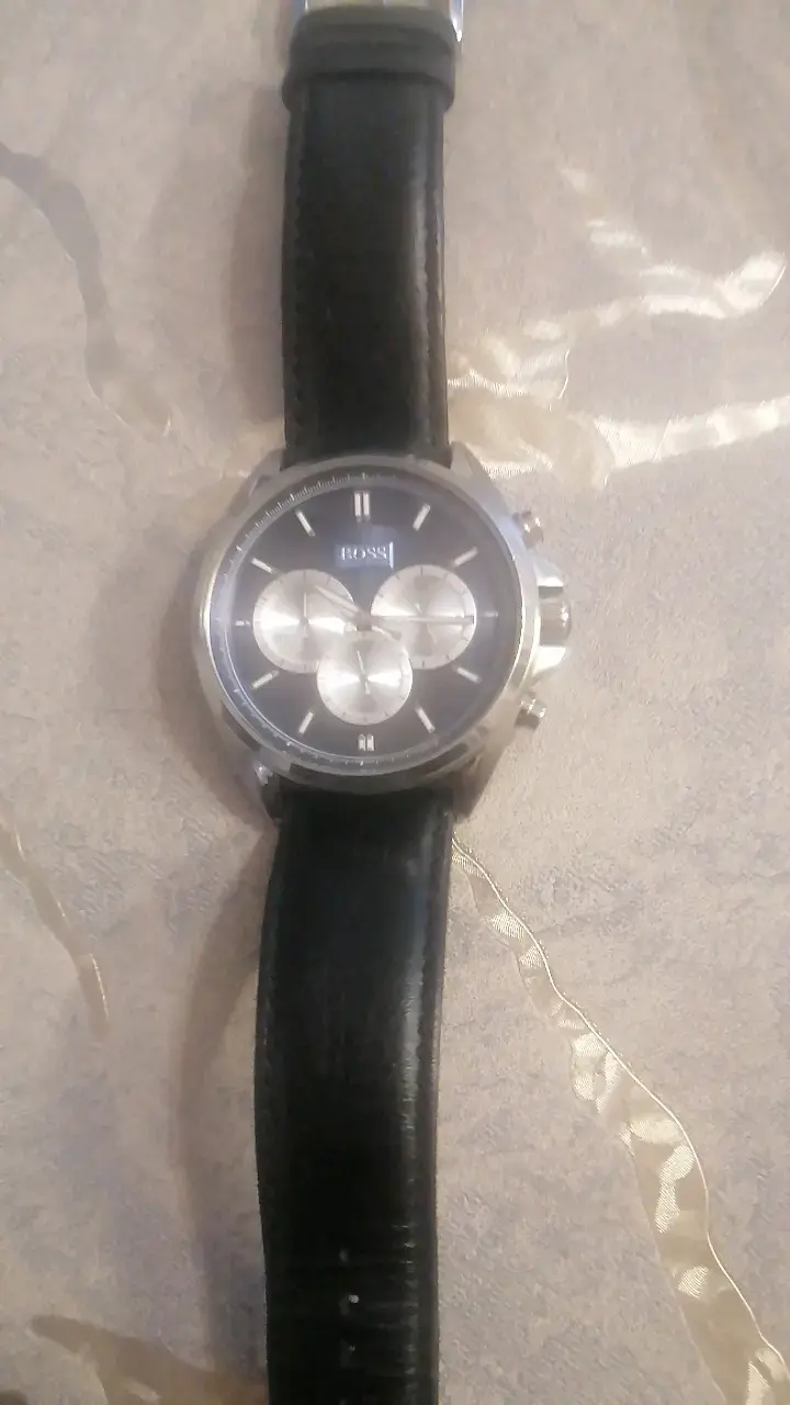 Reloj Hugo Boss de cuero negro