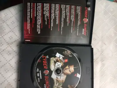 DVD WWE Cyber Sunday 2008 en buen estado - miniatura 3