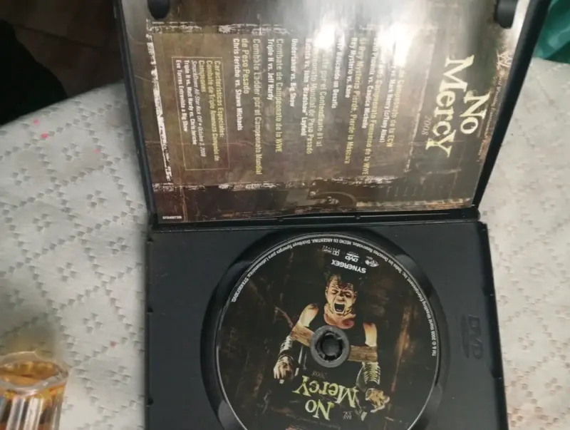 DVD WWE No Mercy 2008 en buen estado - 2