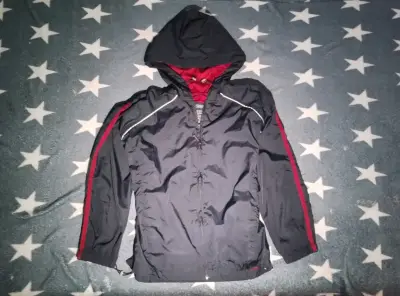 Chaqueta deportiva con capucha - miniatura 1