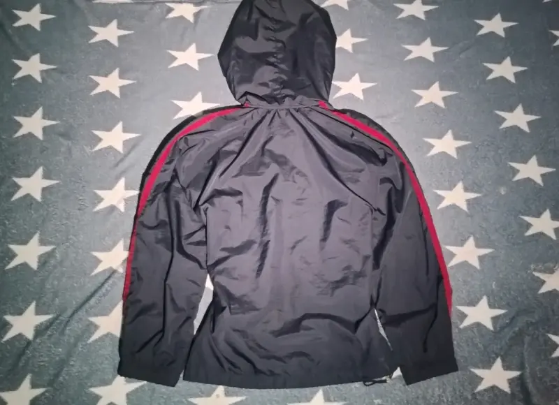 Chaqueta deportiva con capucha - 2