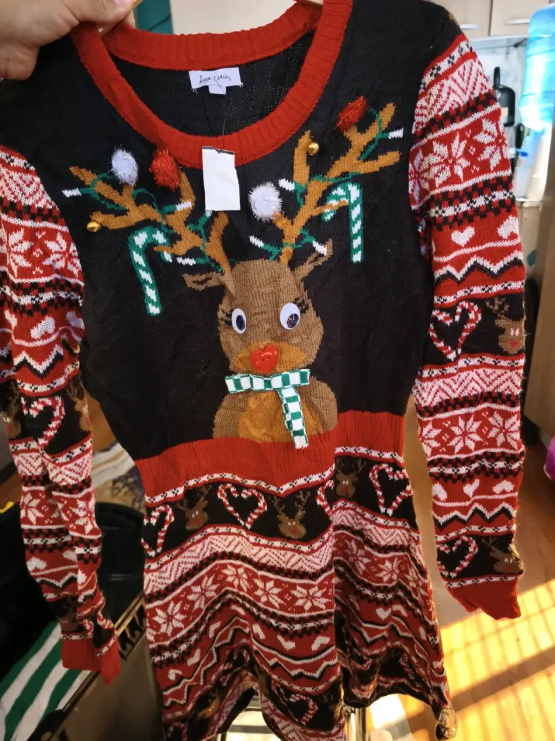 Suéter navideño con diseño de reno talla M - 4