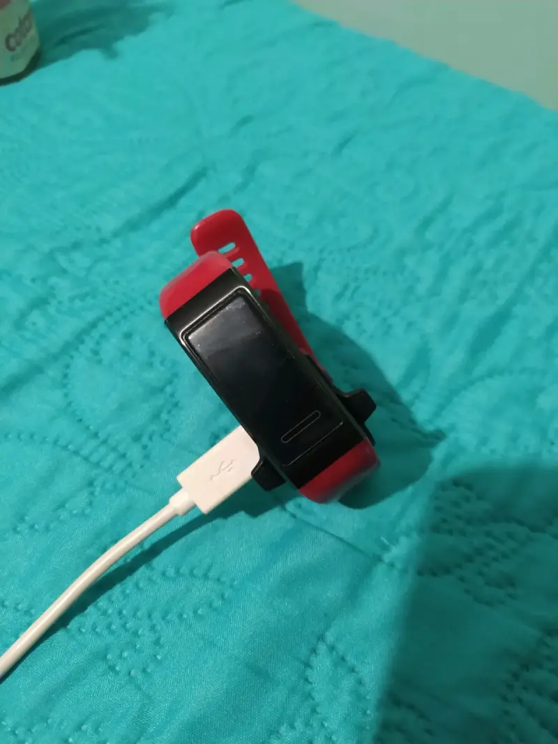 Reloj inteligente deportivo rojo con cargador - 1