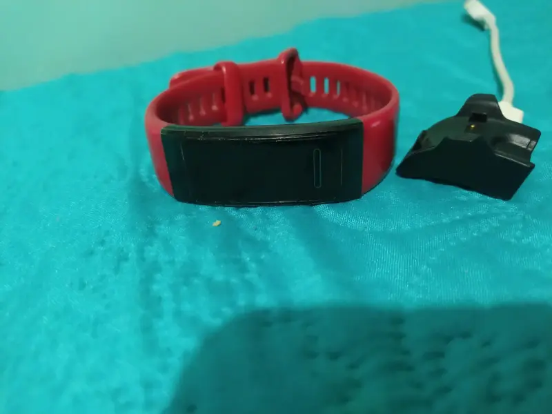 Reloj inteligente deportivo rojo con cargador - 2
