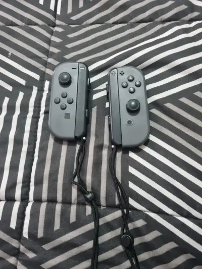 Consola Nintendo Switch con Joy-Con y juego FC24 - miniatura 3
