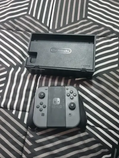 Consola Nintendo Switch con Joy-Con y juego FC24 - miniatura 5