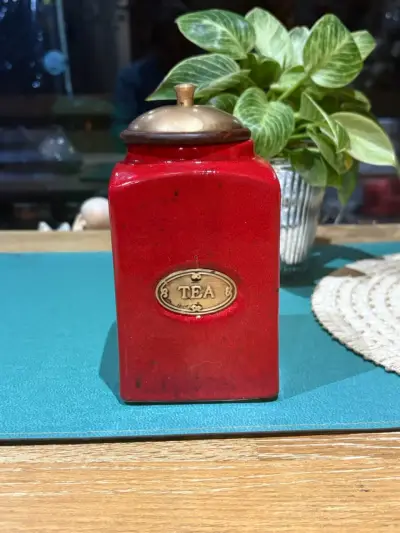 Tarro de té vintage rojo con tapa dorada - miniatura 6