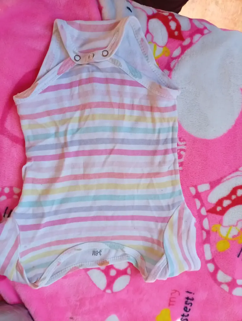 Conjunto de ropa para bebé con estampados florales - 3