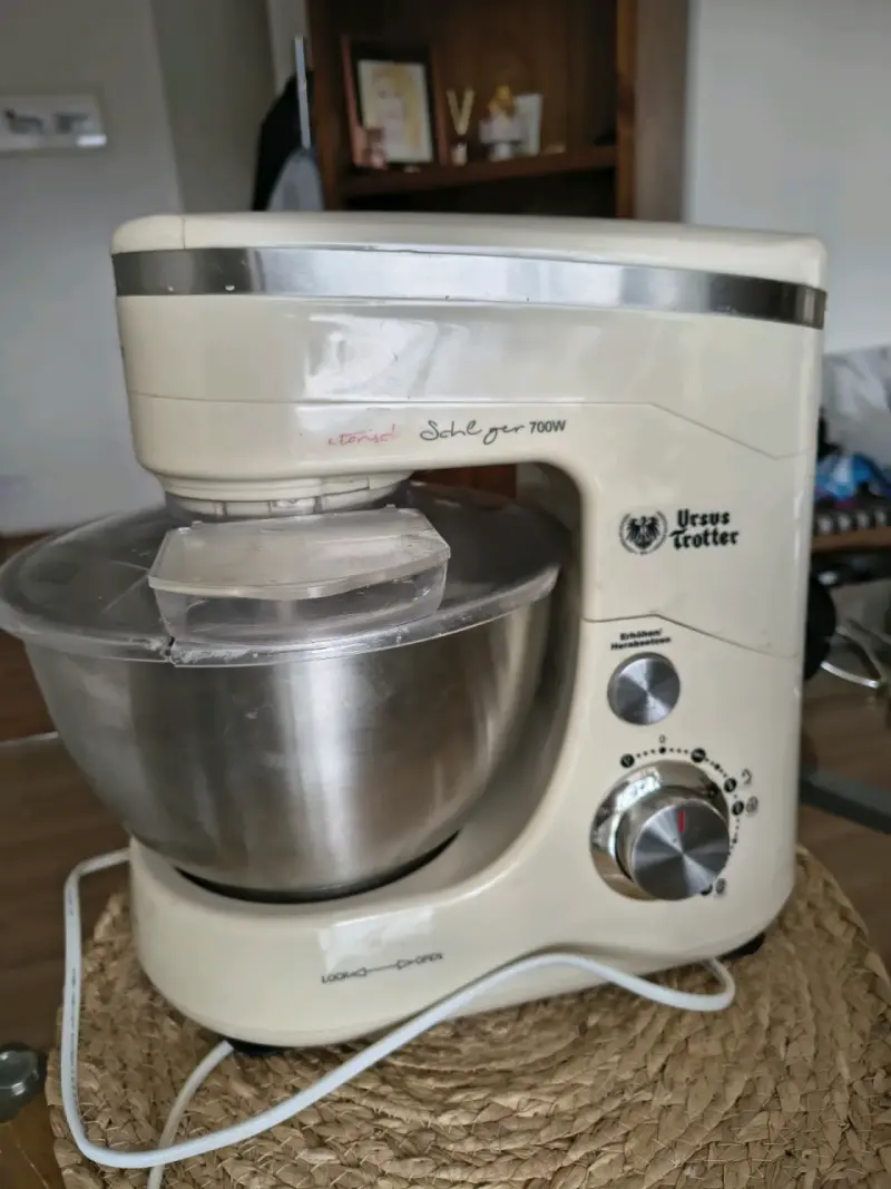 Batidora Ursus Trotter 700W con Bowl de Acero - 1