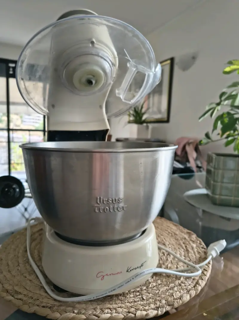 Batidora Ursus Trotter 700W con Bowl de Acero - 3