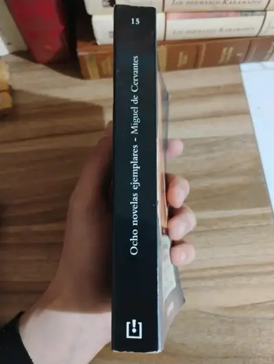 Libro Ocho Novelas Ejemplares de Miguel de Cervantes - miniatura 2