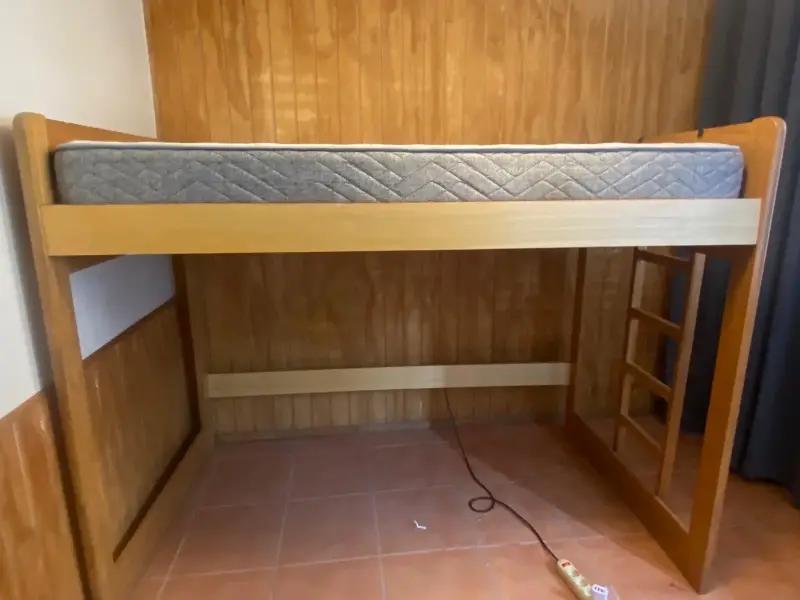 Cama alta de madera con colchón incluido - 2