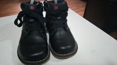 Botines negros de cuero para niñas - miniatura 1