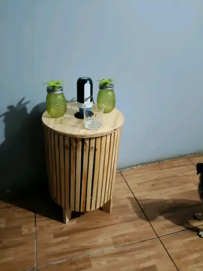 Mueble dispensador de agua de madera - miniatura 1