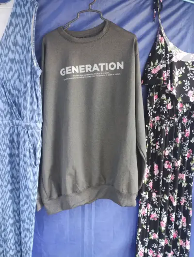 Vestido largo negro con diseño geométrico rosa - miniatura 5