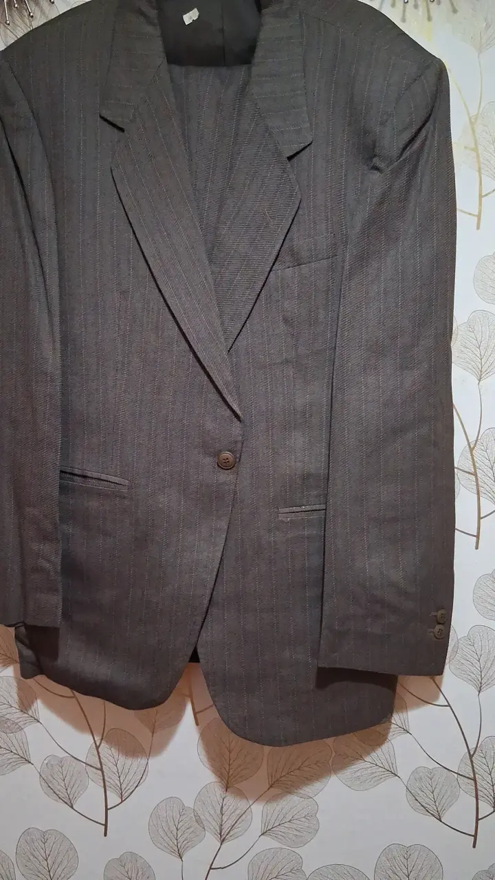 Traje formal para hombre en gris - 3