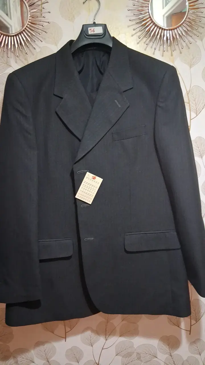 Traje formal para hombre en gris - 4