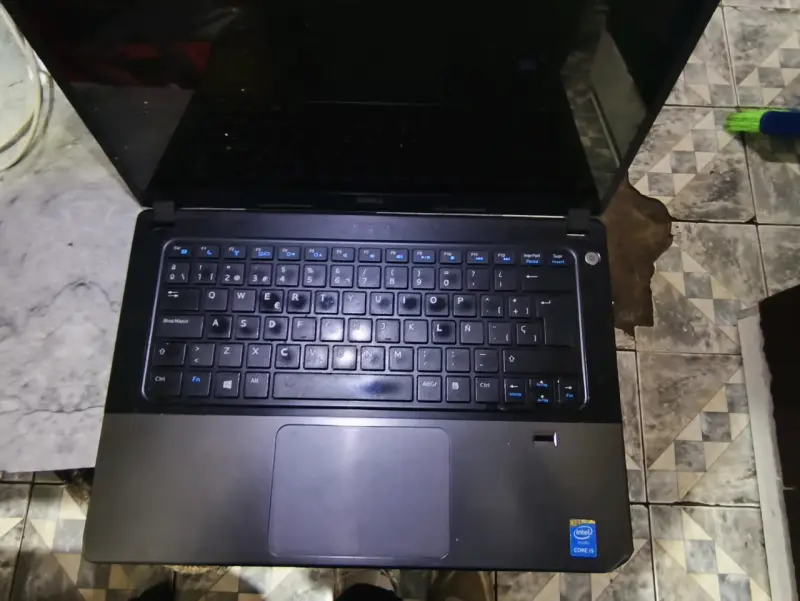 Laptop Dell Intel Core i5 (repuesto) - 1