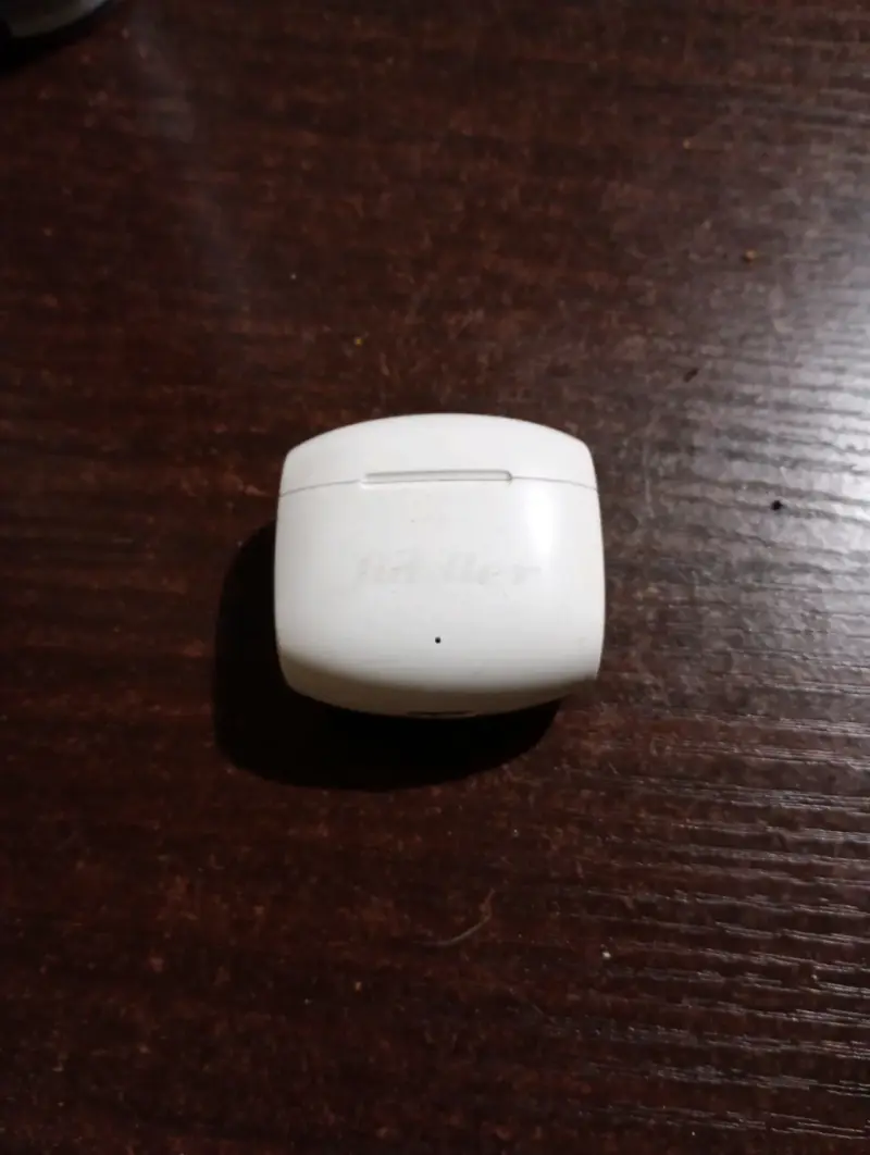 Audífonos inalámbricos blancos con estuche - 2