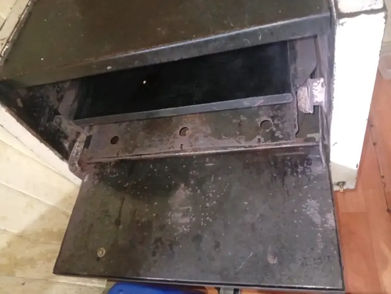 Horno pizzero metálico usado - 2