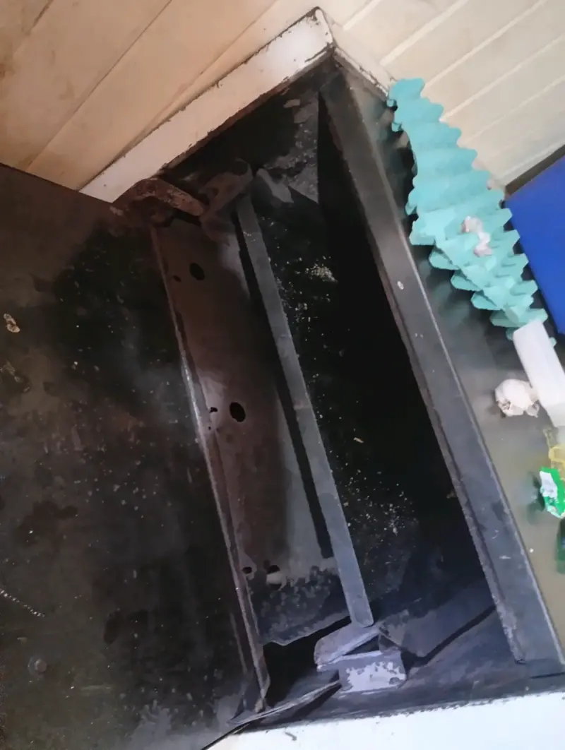 Horno pizzero metálico usado - 4