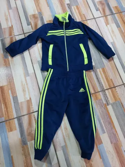 Conjunto deportivo infantil Adidas azul y verde - miniatura 2