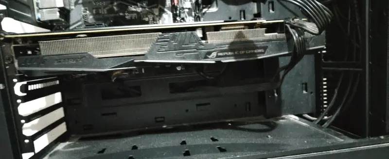 Tarjeta gráfica ASUS ROG Strix en buen estado - 3