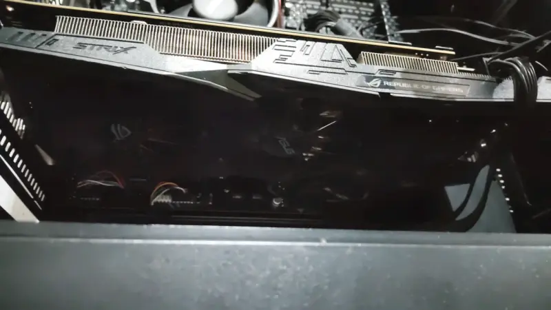 Tarjeta gráfica ASUS ROG Strix en buen estado - 4