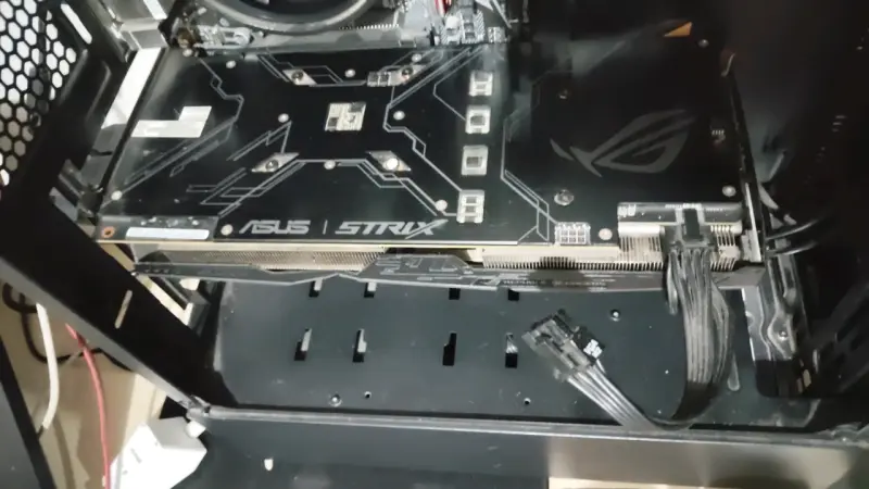Tarjeta gráfica ASUS ROG Strix en buen estado - 5