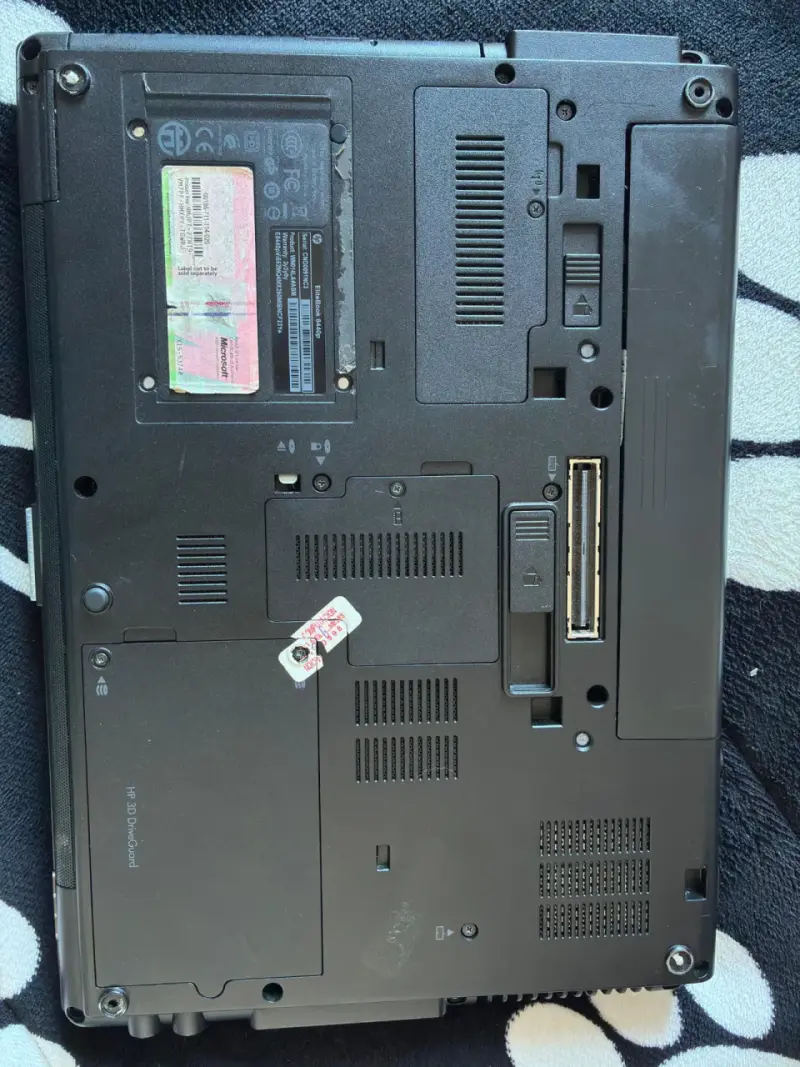 Laptop HP EliteBook con procesador Intel - 3