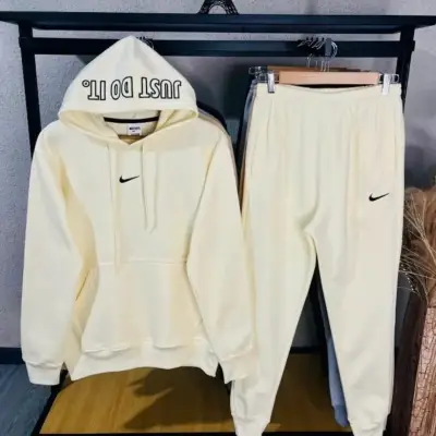Conjunto deportivo Nike con capucha y pantalón - miniatura 2