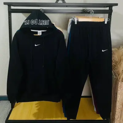 Conjunto deportivo Nike con capucha y pantalón - miniatura 3