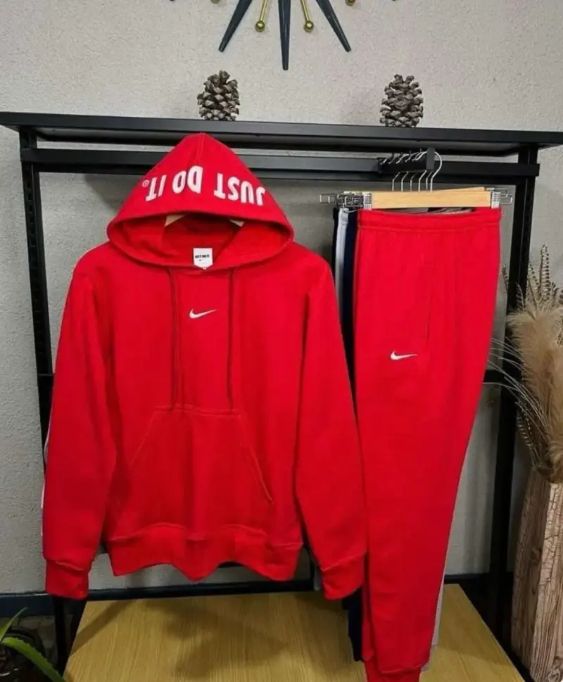 Conjunto deportivo Nike con capucha y pantalón - 5
