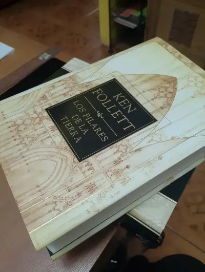 Libro 'Los Pilares de la Tierra' de Ken Follett - miniatura 2