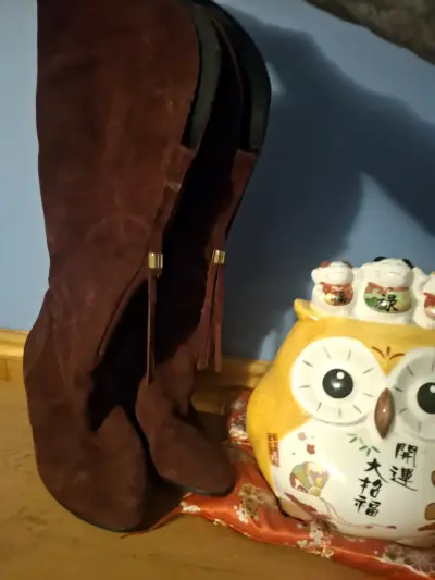Botas de gamuza marrón con tacón grueso - miniatura 1