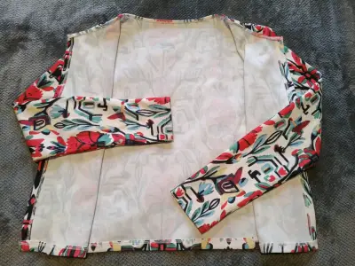 Chaqueta delgada estampada floral para mujer - miniatura 3