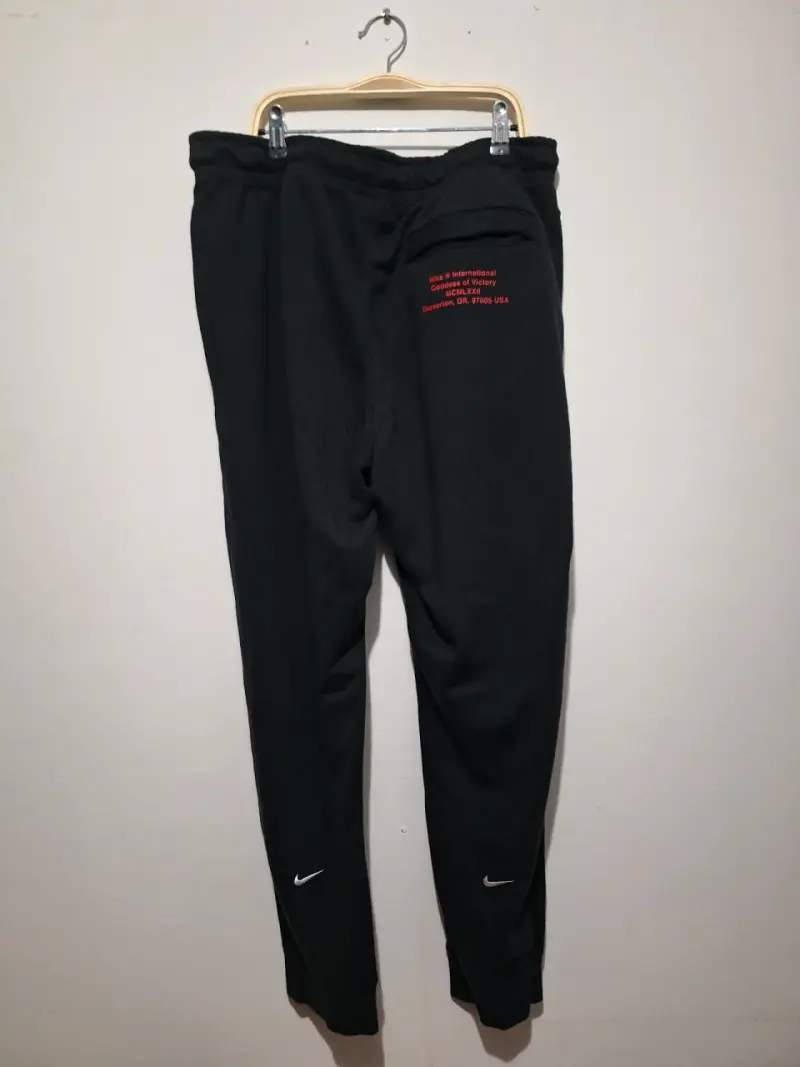 Pantalones deportivos negros Nike con logo - 2