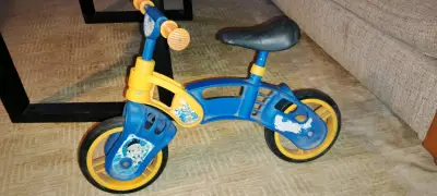 Bicicleta de equilibrio infantil azul y amarilla - miniatura 2
