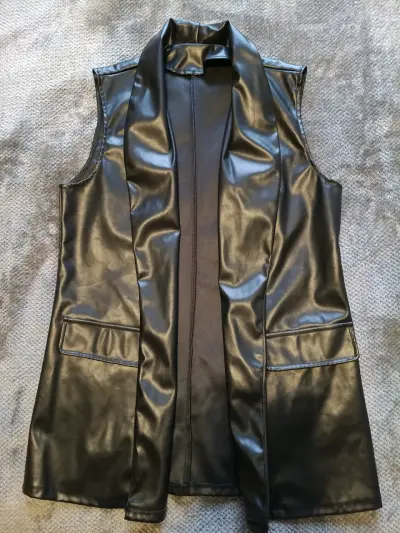 Chaleco de cuero sintético negro para mujer - miniatura 2