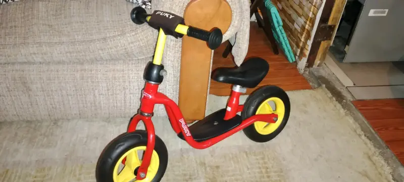 Bicicleta de equilibrio infantil Puky roja y amarilla - 1