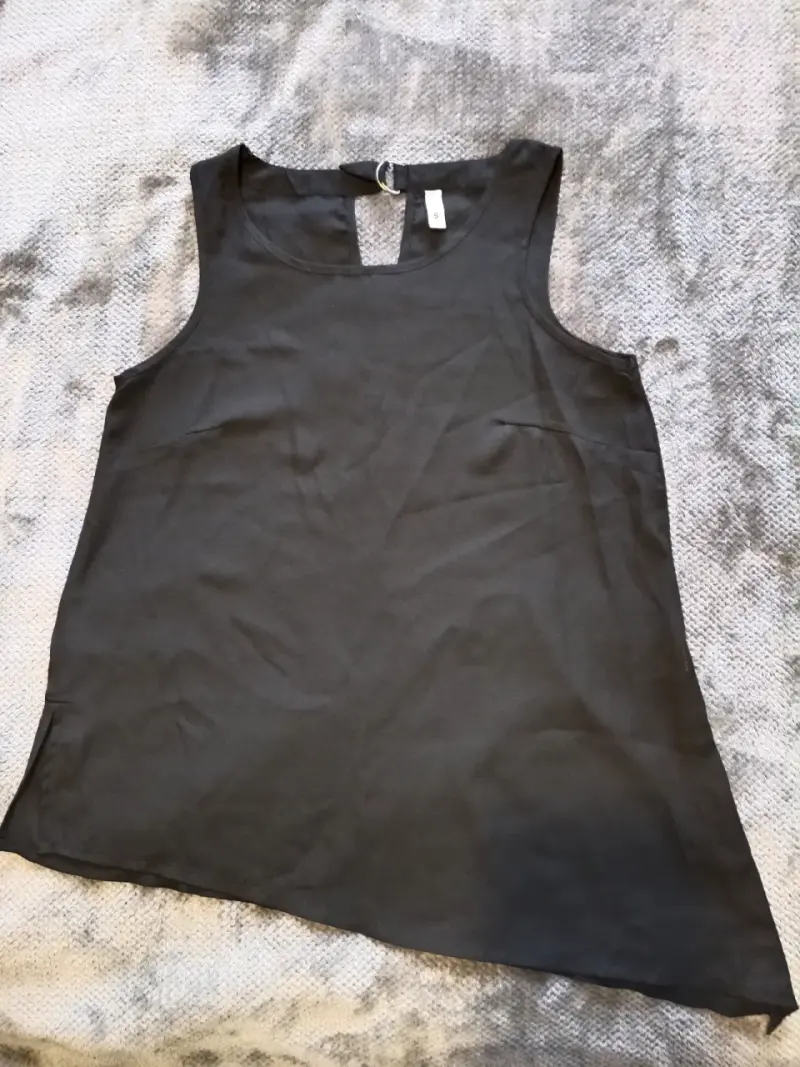 Dos Poleras sin mangas negras semi transparentes - 3