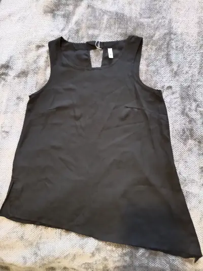 Dos Poleras sin mangas negras semi transparentes - miniatura 3