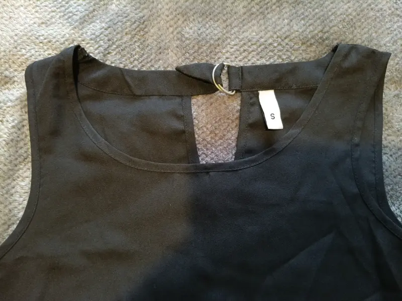 Dos Poleras sin mangas negras semi transparentes - 4